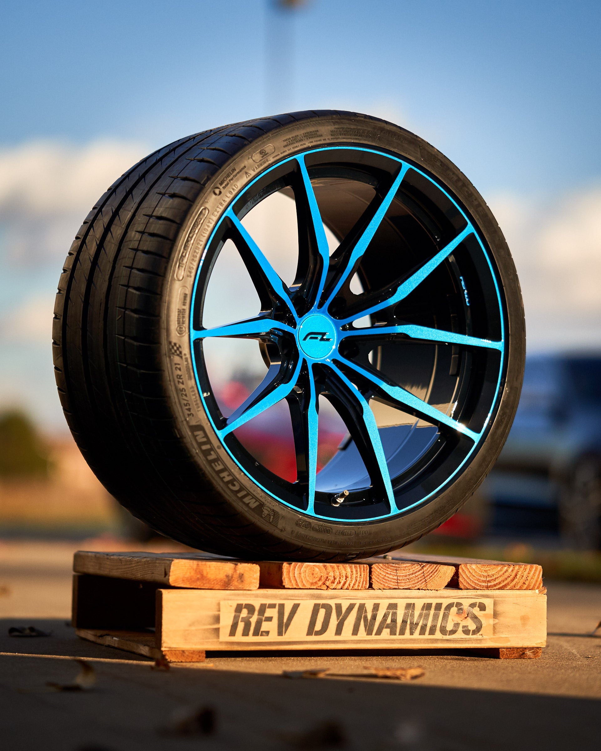 Corvette Z06 Forgedlite LC6 21x13 in Riptide Blue and Black Gloss Powder Coat